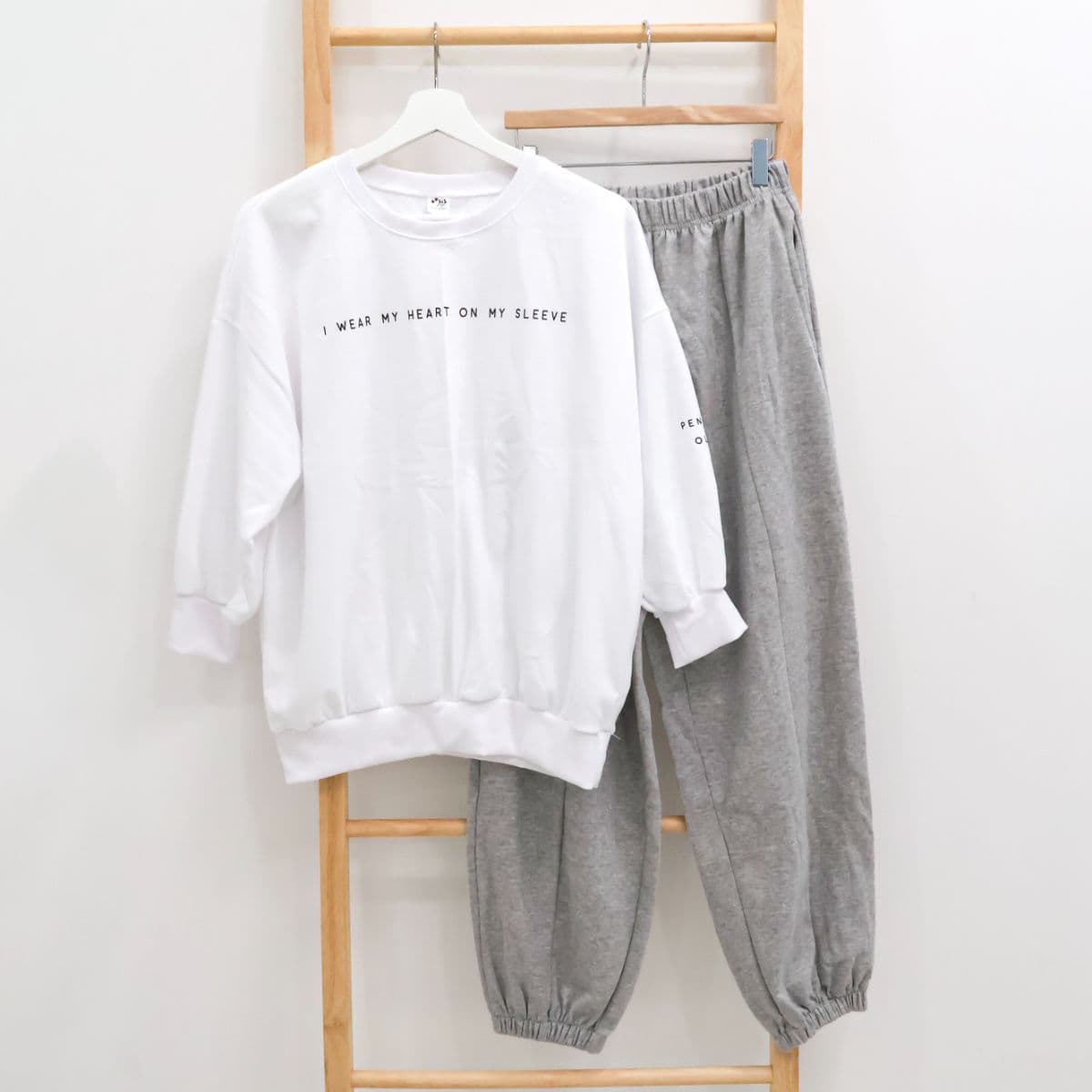 [Two Starsis] Heart Sleeve 3/4 Sleeve Sweatshirt - 이미지 10
