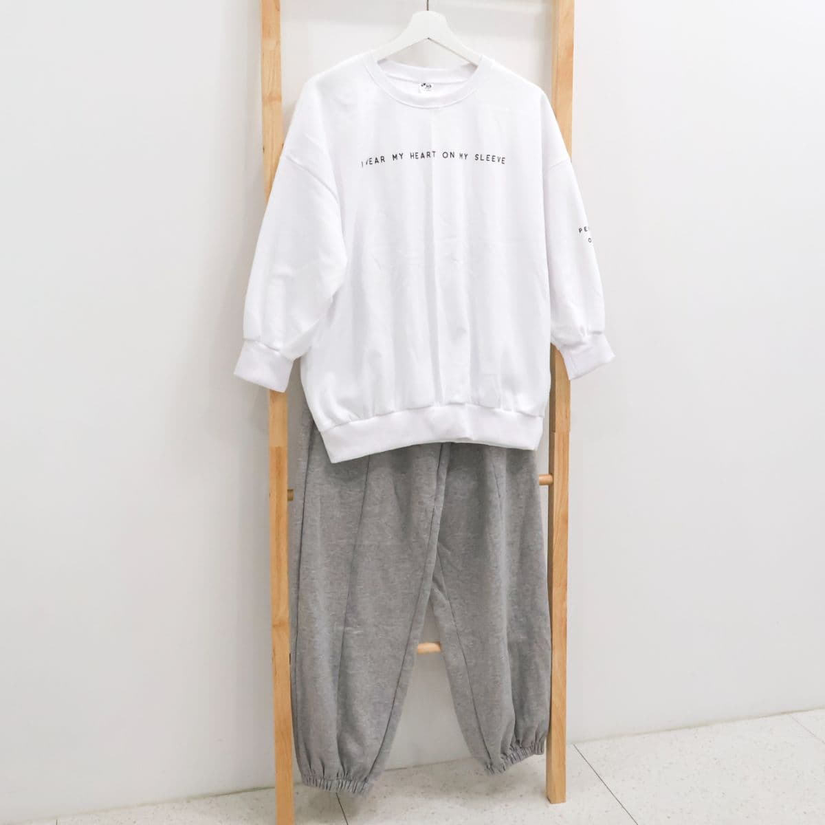 [Two Starsis] Heart Sleeve 3/4 Sleeve Sweatshirt - 이미지 11