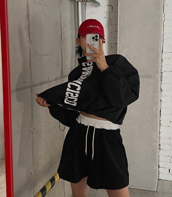 High-neck nylon windbreaker woven crisp zip-up cropped oversized drawstring jumper jacket golf camping rainy season look raincoat - 이미지 3