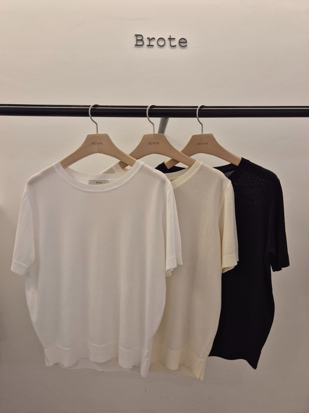 Viscose round-neck short-sleeve knit top - 이미지 2