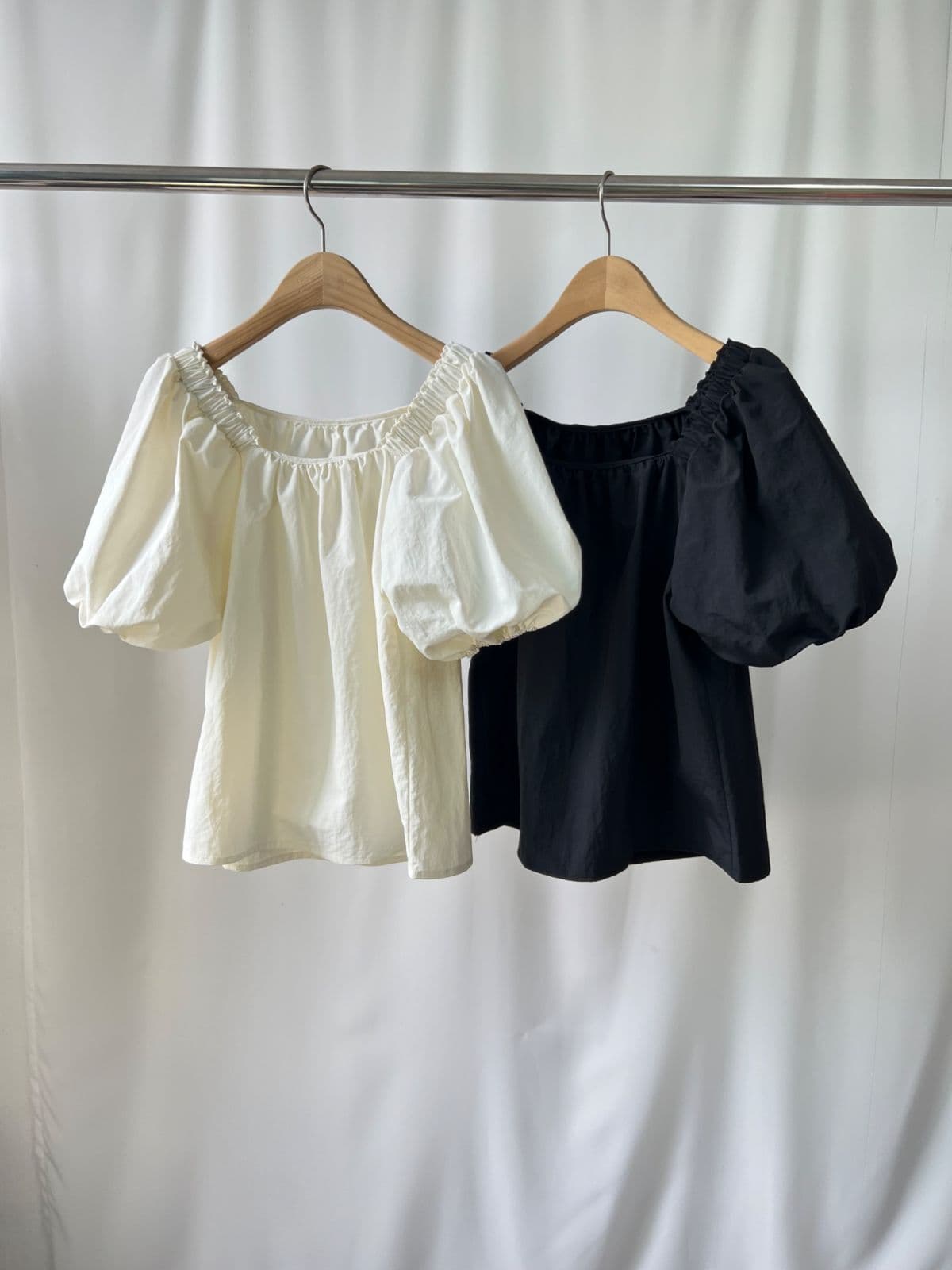 Banhae BL (Off-shoulder square neck shirred puff sleeve balloon sleeve nylon blouse) - 이미지 1