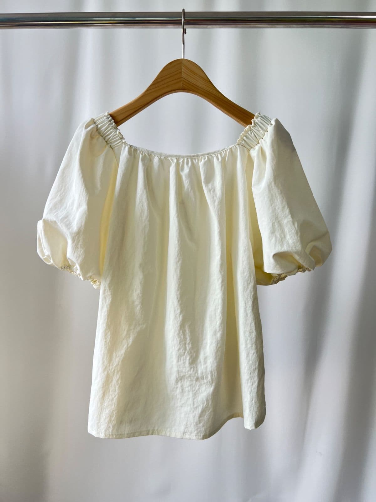 Banhae BL (Off-shoulder square neck shirred puff sleeve balloon sleeve nylon blouse) - 이미지 6