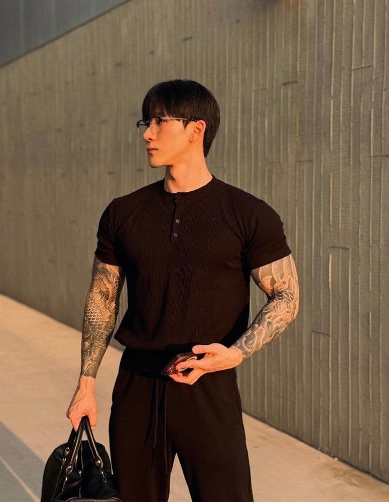 Pure Muscle Fit Henley Neck Short Sleeve T-shirt - 이미지 1