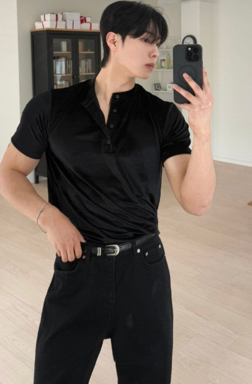Ribbed Velvet Muscle Fit Henley Neck Short Sleeve T-shirt - 이미지 3