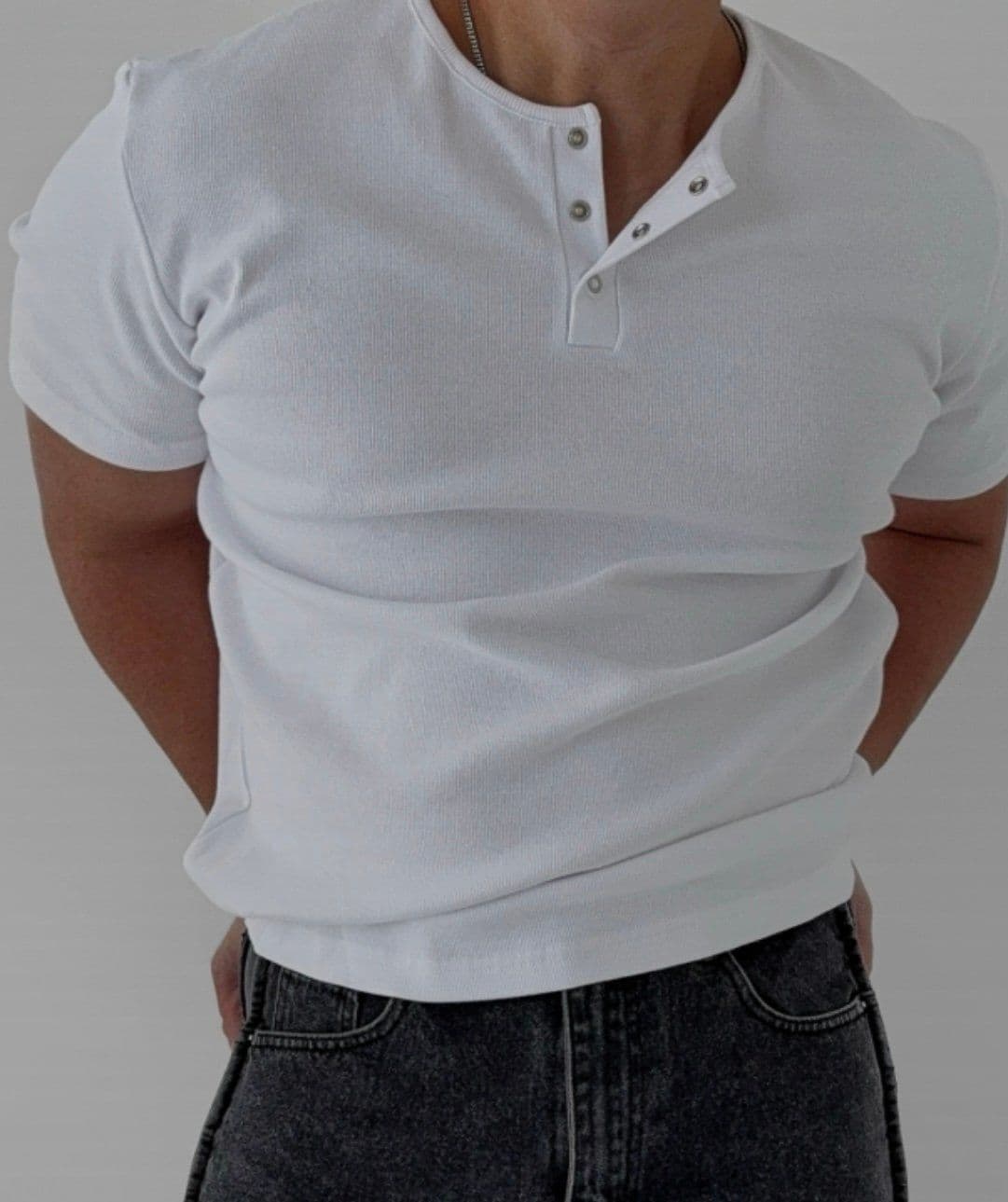 Snap Muscle Fit Henley Neck Short Sleeve T-shirt - 이미지 2