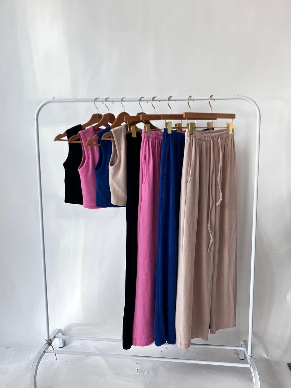 Bra and cup set, sleeveless top, Waterbomb, crop top, elastic waistband, wide-leg pants set, resort look, travel look - 이미지 11