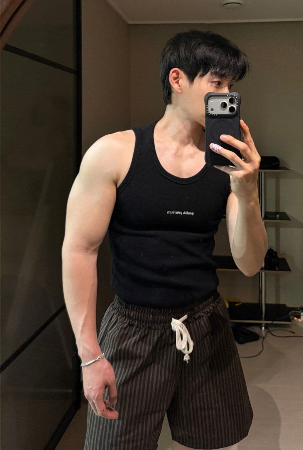 Premium quality muscle-fit sleeveless top - 이미지 2