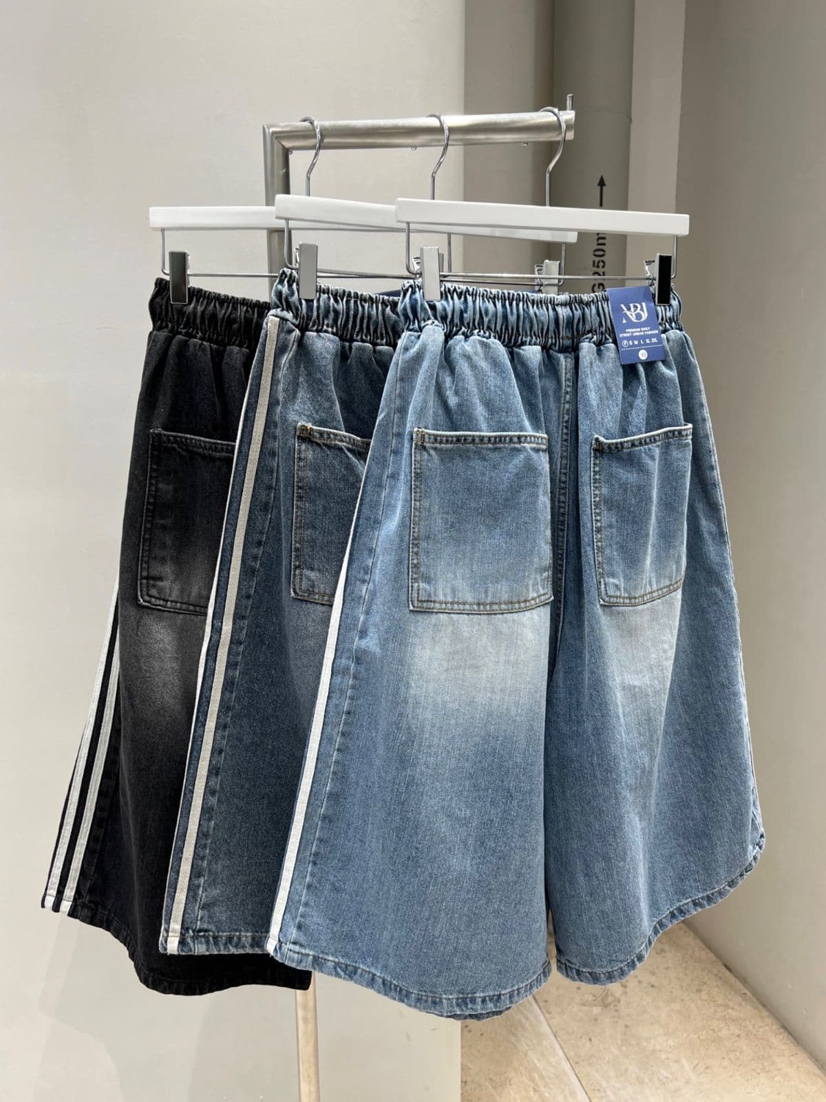 New Arrival_Slub Track Cut-out Bermuda Shorts (Unisex Denim Bermuda Shorts Wide Fit Elastic Waist Drawstring Side Lines) - 이미지 2