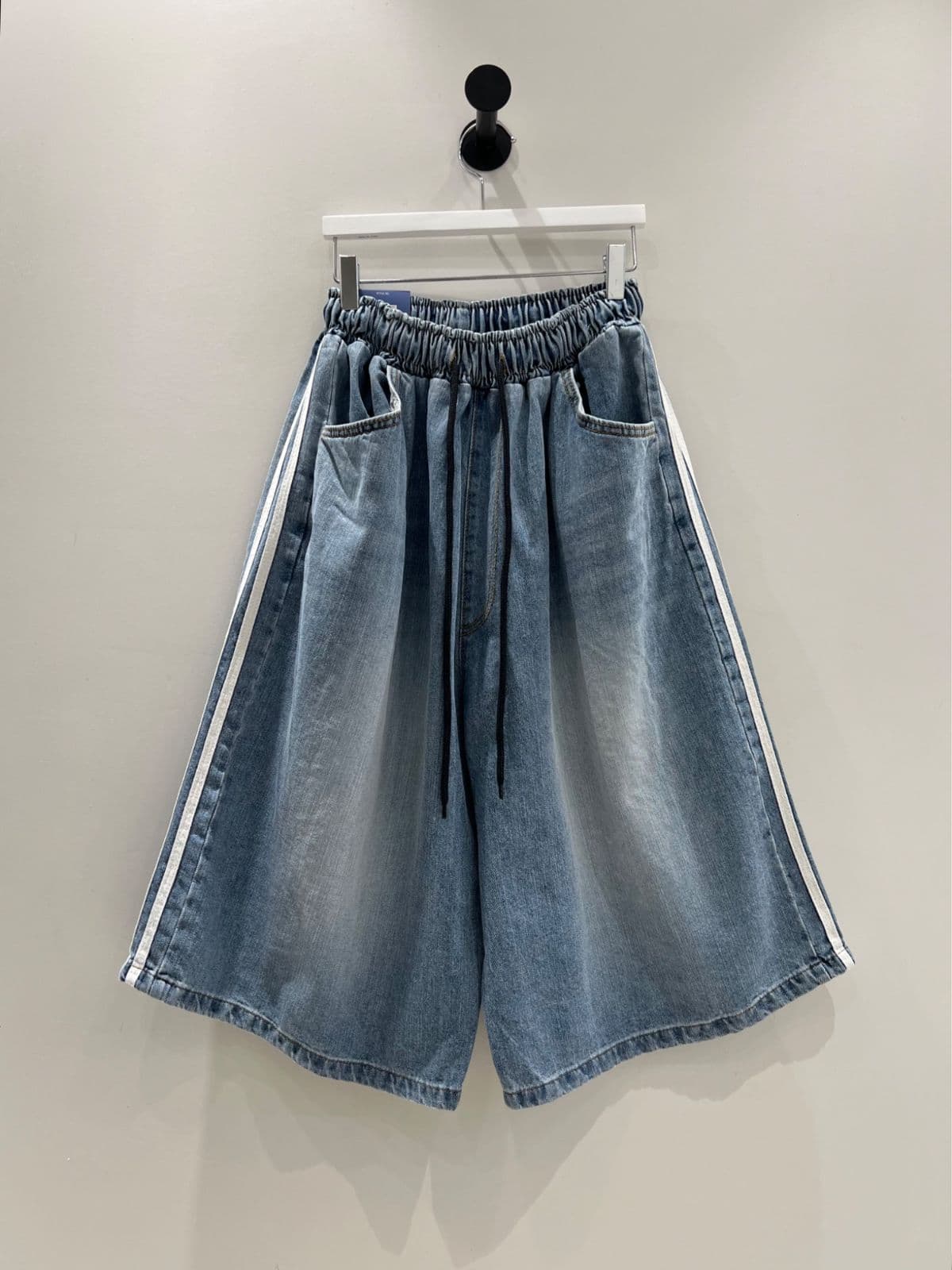 New Arrival_Slub Track Cut-out Bermuda Shorts (Unisex Denim Bermuda Shorts Wide Fit Elastic Waist Drawstring Side Lines) - 이미지 5