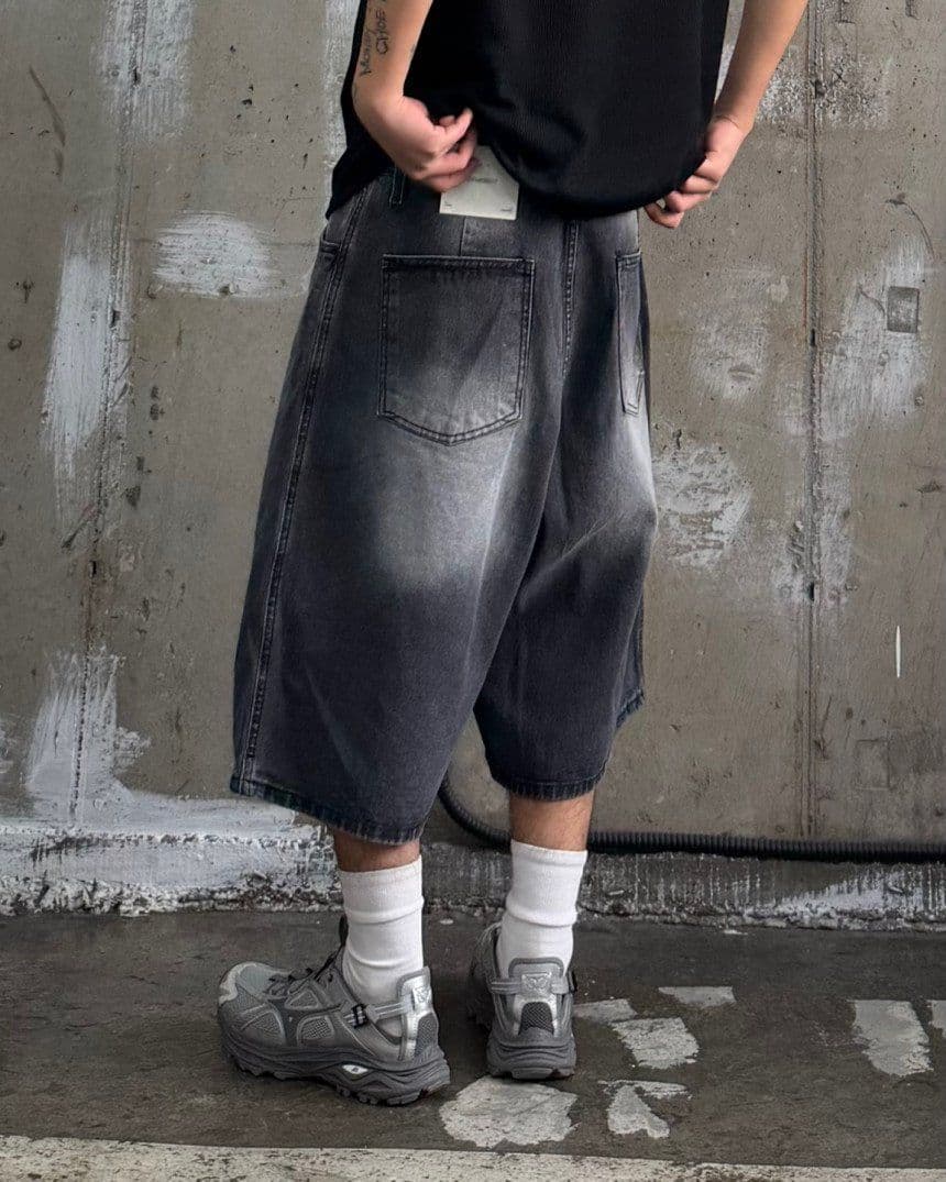 780 Black Brush Denim Shorts - 이미지 2