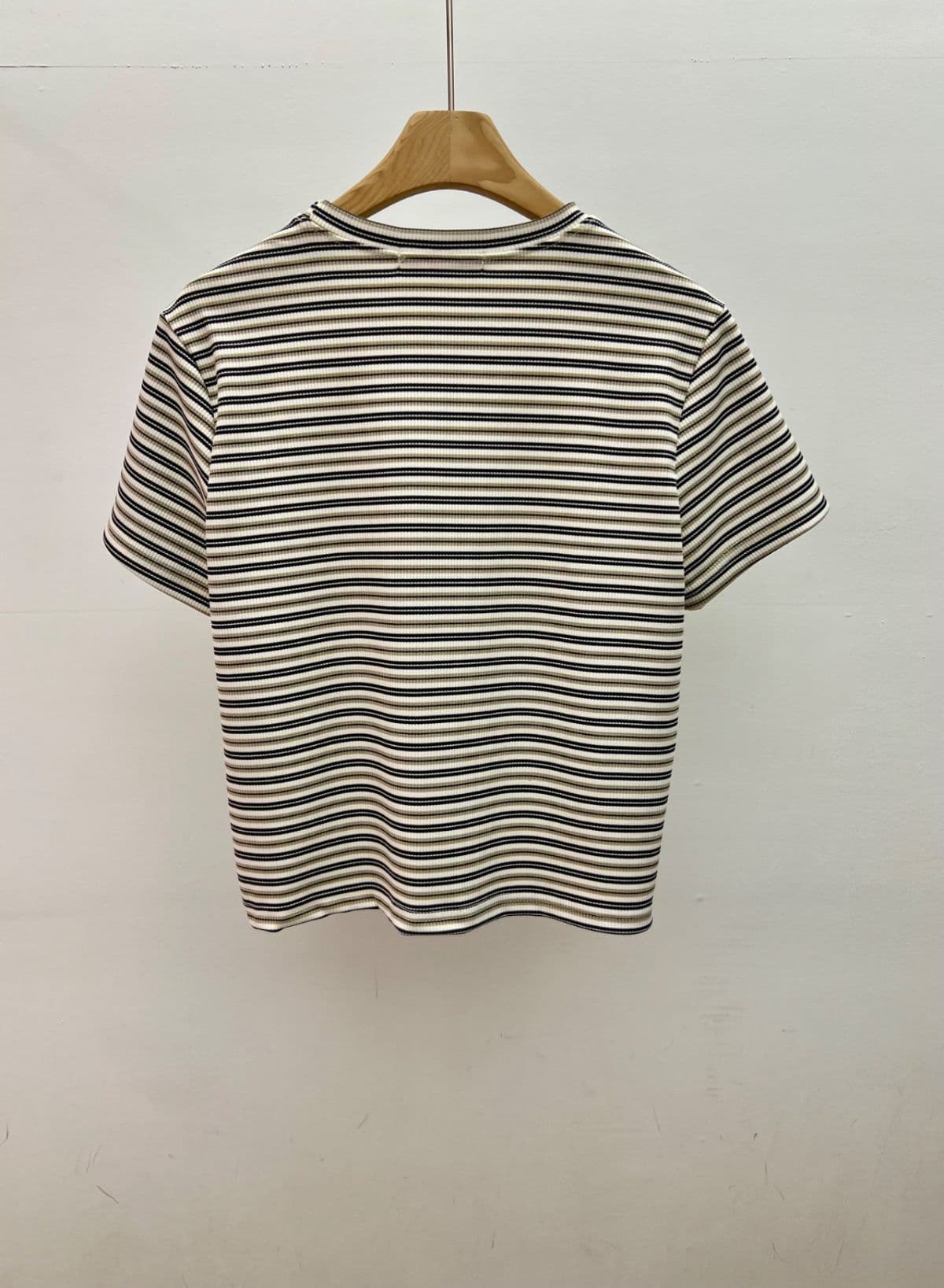 Melo Button T-shirt (Stripe ribbed button-shoulder slim-fit short-sleeve tee) - 이미지 4