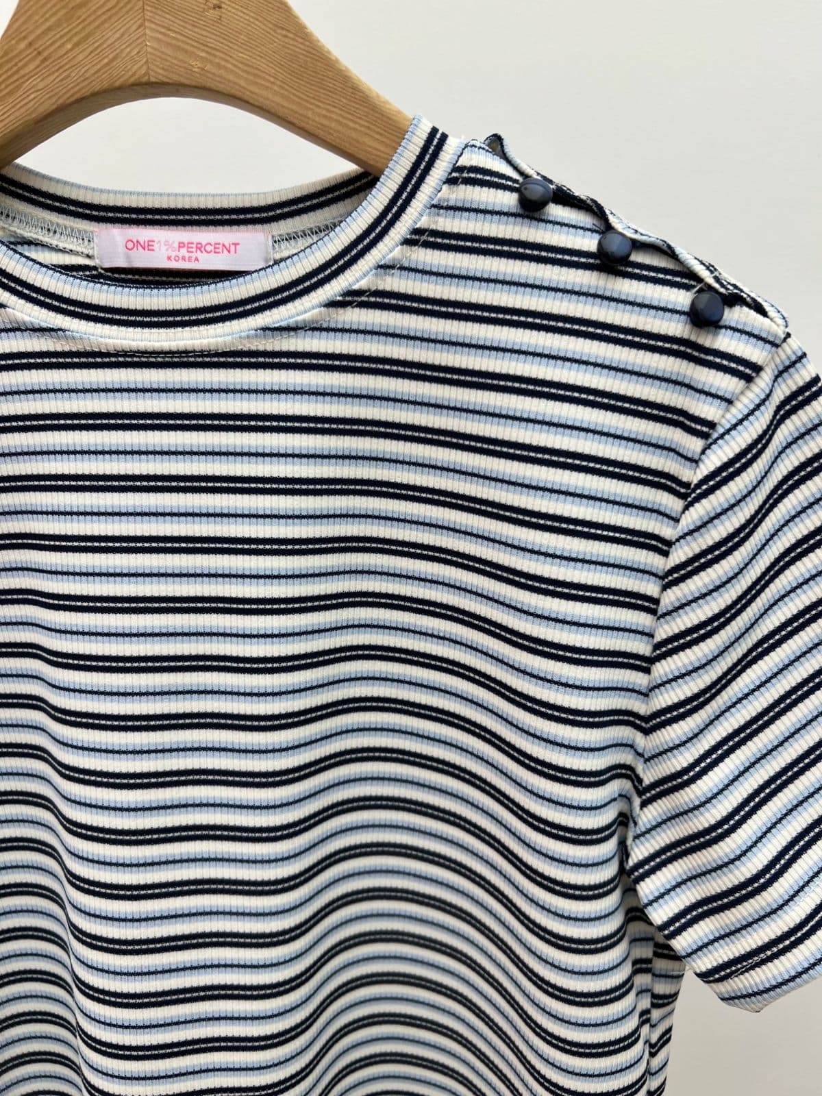 Melo Button T-shirt (Stripe ribbed button-shoulder slim-fit short-sleeve tee) - 이미지 7