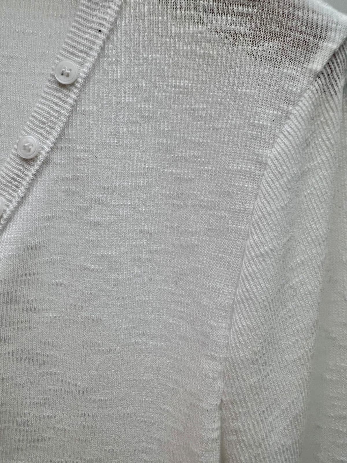 Loose V-neck T-shirt (See-through linen slub V-neck button long sleeve tee) - 이미지 8