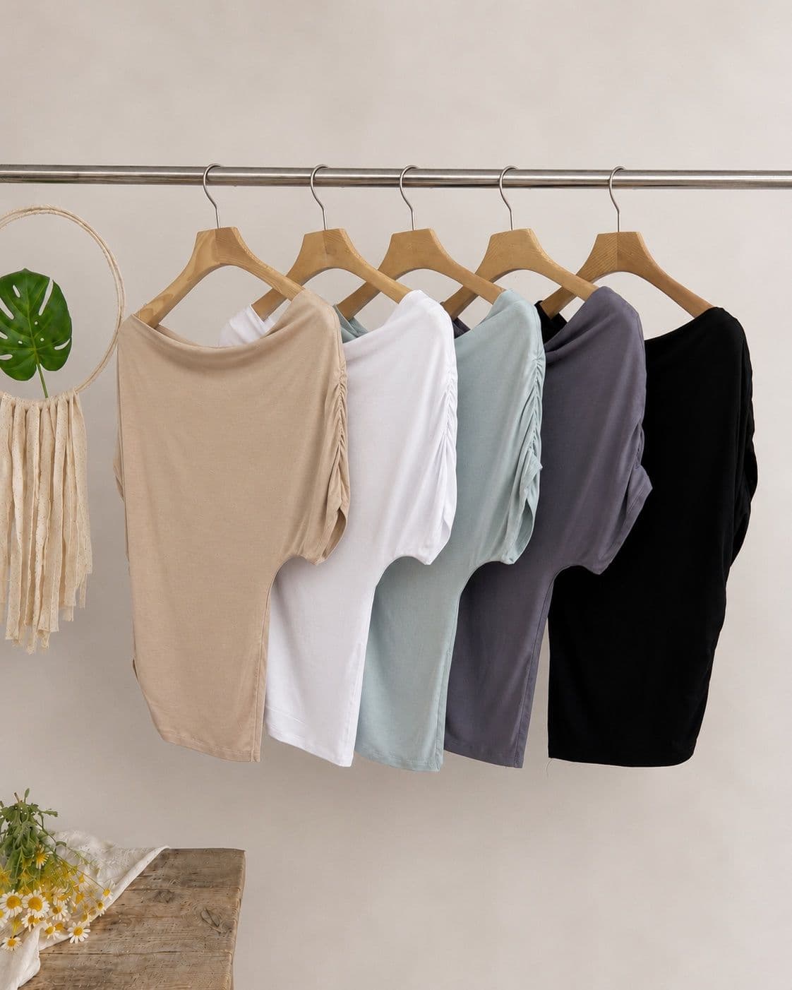 Ella Off T-shirt (Off-shoulder shirred short-sleeve slim fit) - 이미지 3