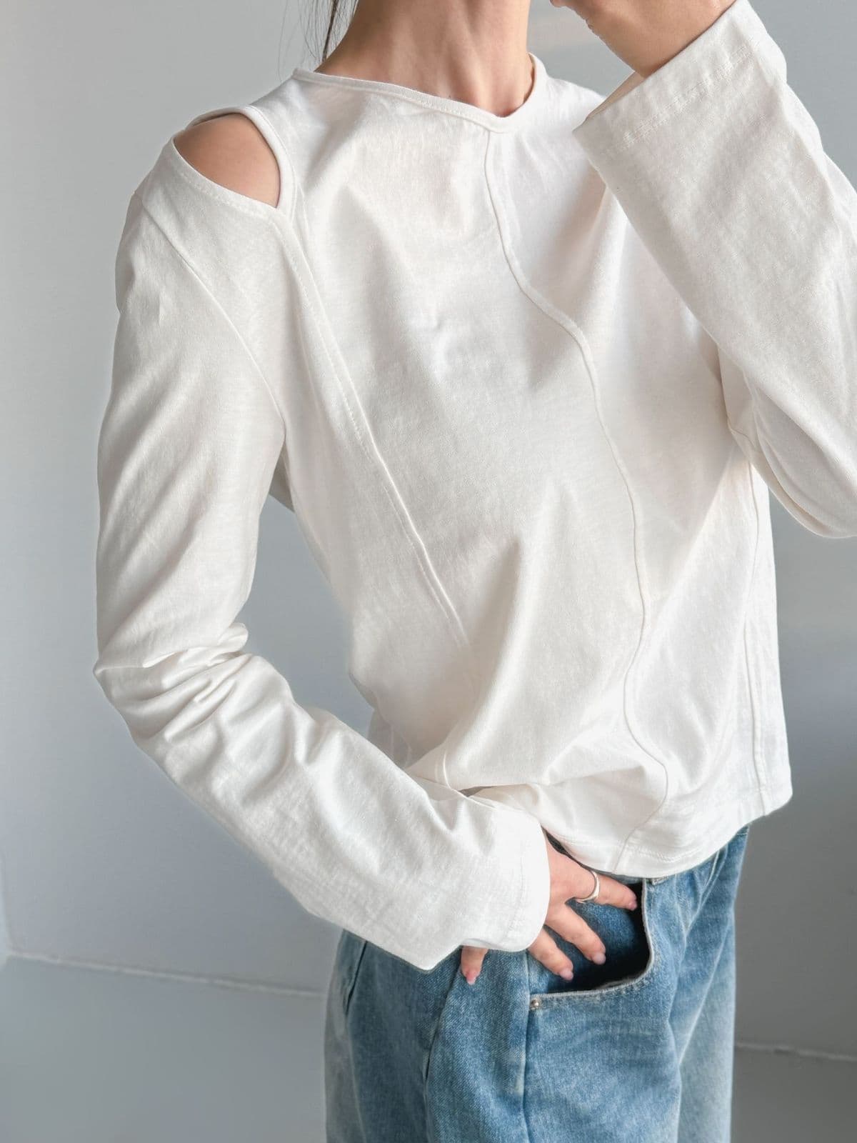 Cutout T-shirt (Shoulder cutout long sleeve cotton slim fit round neck) - 이미지 2
