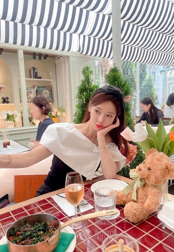 Short Cape T-shirt (Off-shoulder cape short-sleeve blouse with puff sleeves) - 이미지 5