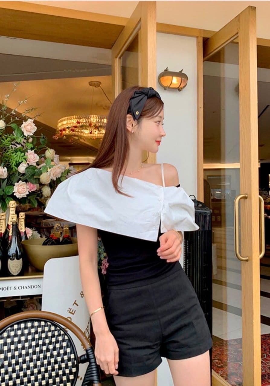 Short Cape T-shirt (Off-shoulder cape short-sleeve blouse with puff sleeves) - 이미지 7