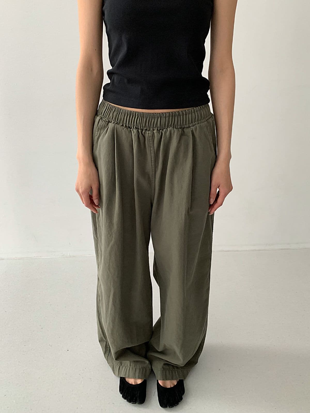 Sand-washed elastic waist pants - 이미지 5