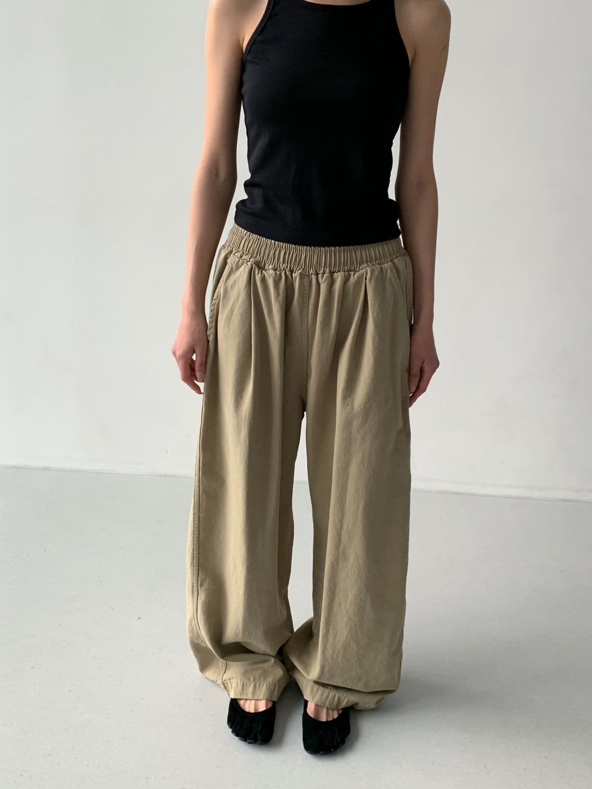 Sand-washed elastic waist pants - 이미지 7