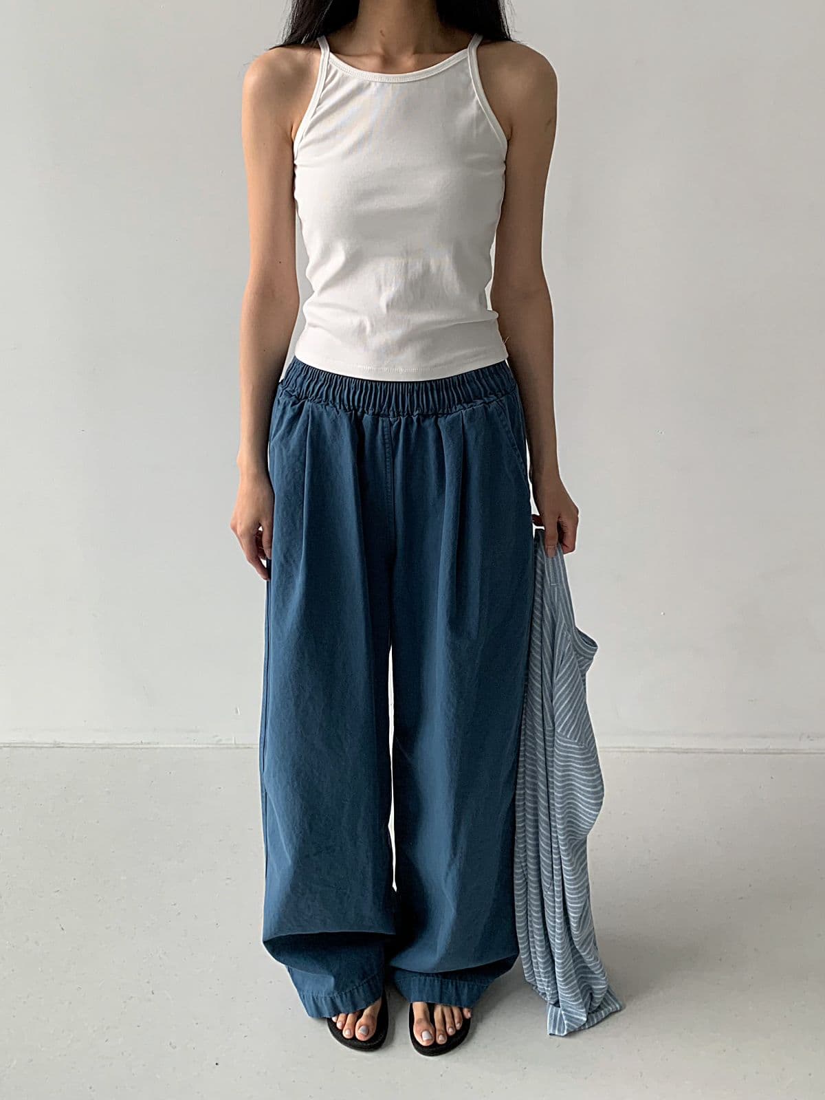 Sand-washed elastic waist pants - 이미지 8