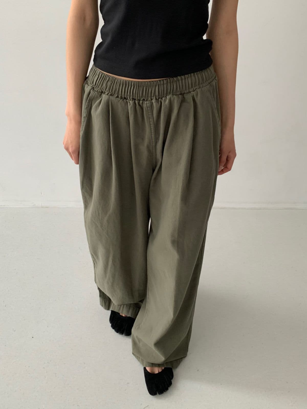 Sand-washed elastic waist pants - 이미지 9