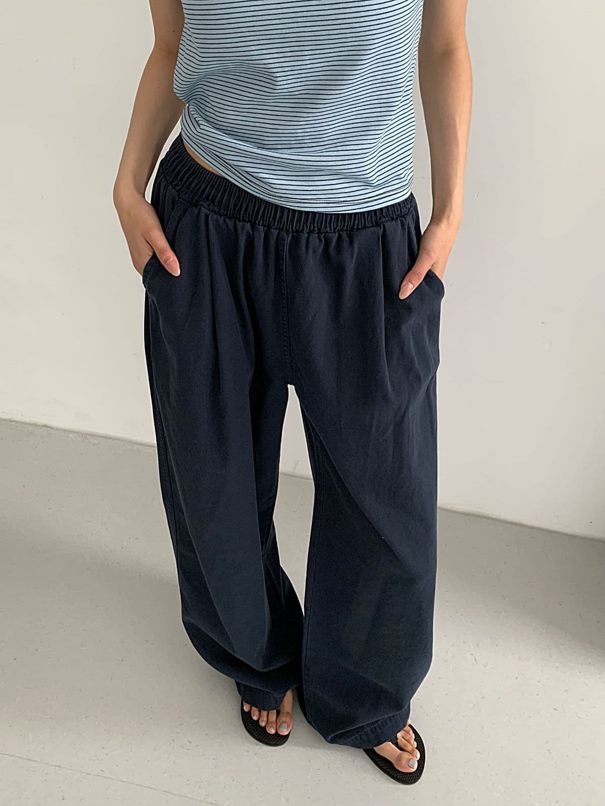 Sand-washed elastic waist pants - 이미지 21