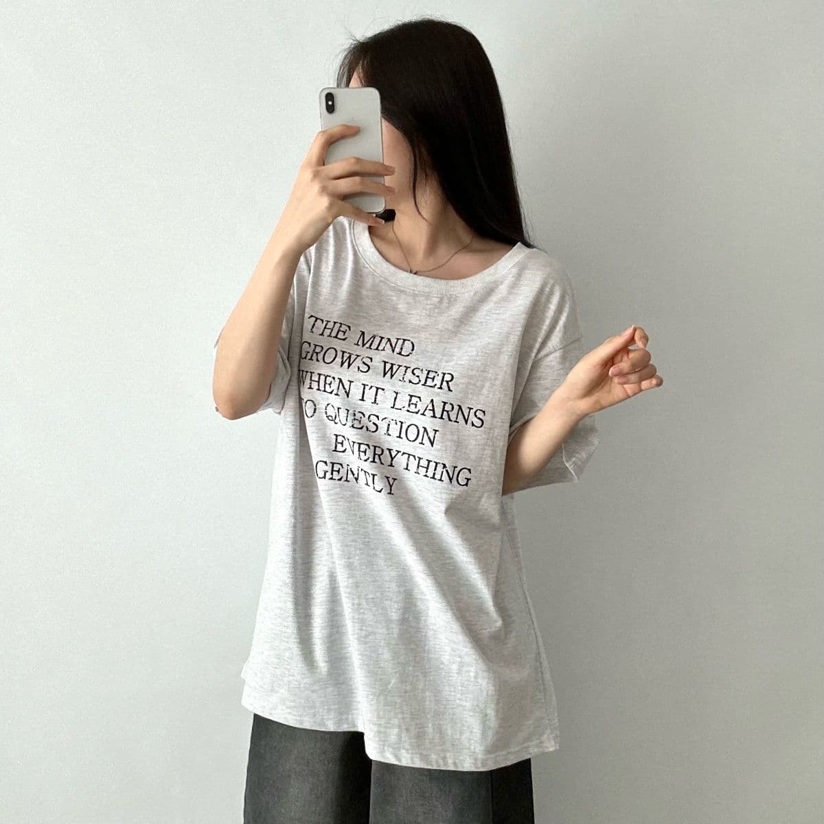 Derma In Off-Shoulder Short Sleeve T-shirt - 이미지 4
