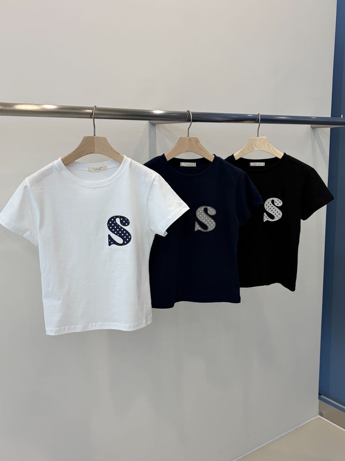 S-Dot Slim Short Sleeve T-shirt - 이미지 4