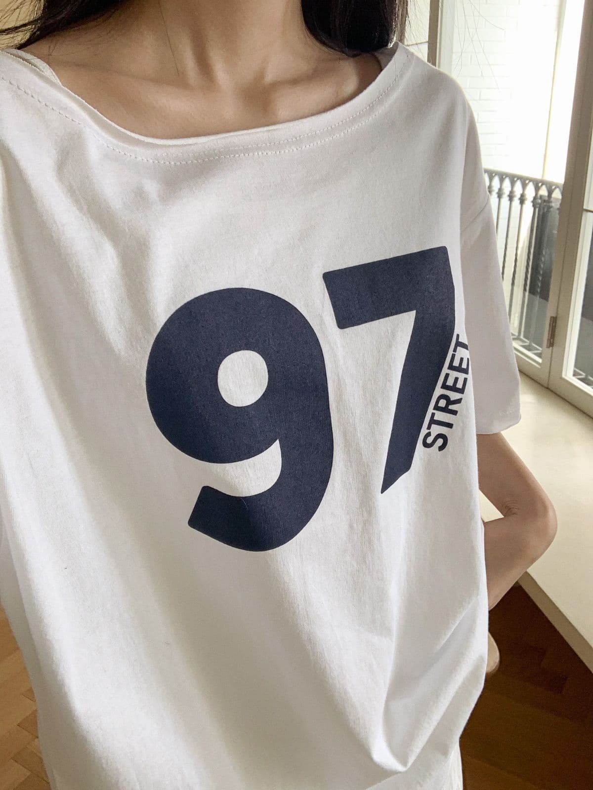 Street Off-Shoulder Boxy Short Sleeve T-Shirt - 이미지 3