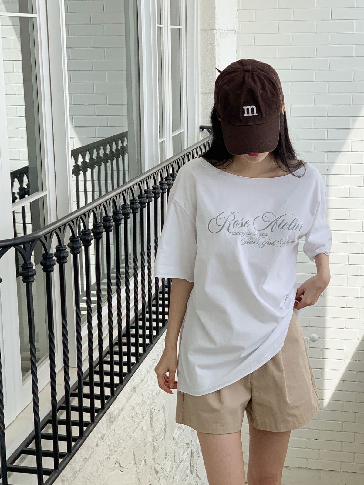 Rose Off-Shoulder Short Sleeve T-shirt - 이미지 3
