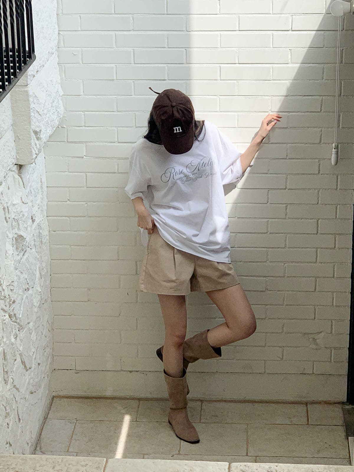 Rose Off-Shoulder Short Sleeve T-shirt - 이미지 4