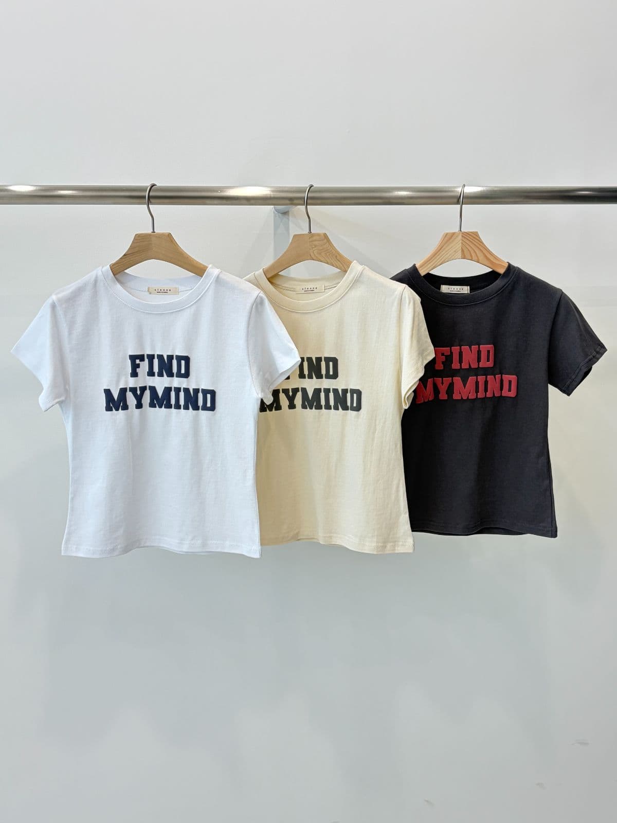 Find Slim Short Sleeve T-shirt - 이미지 1