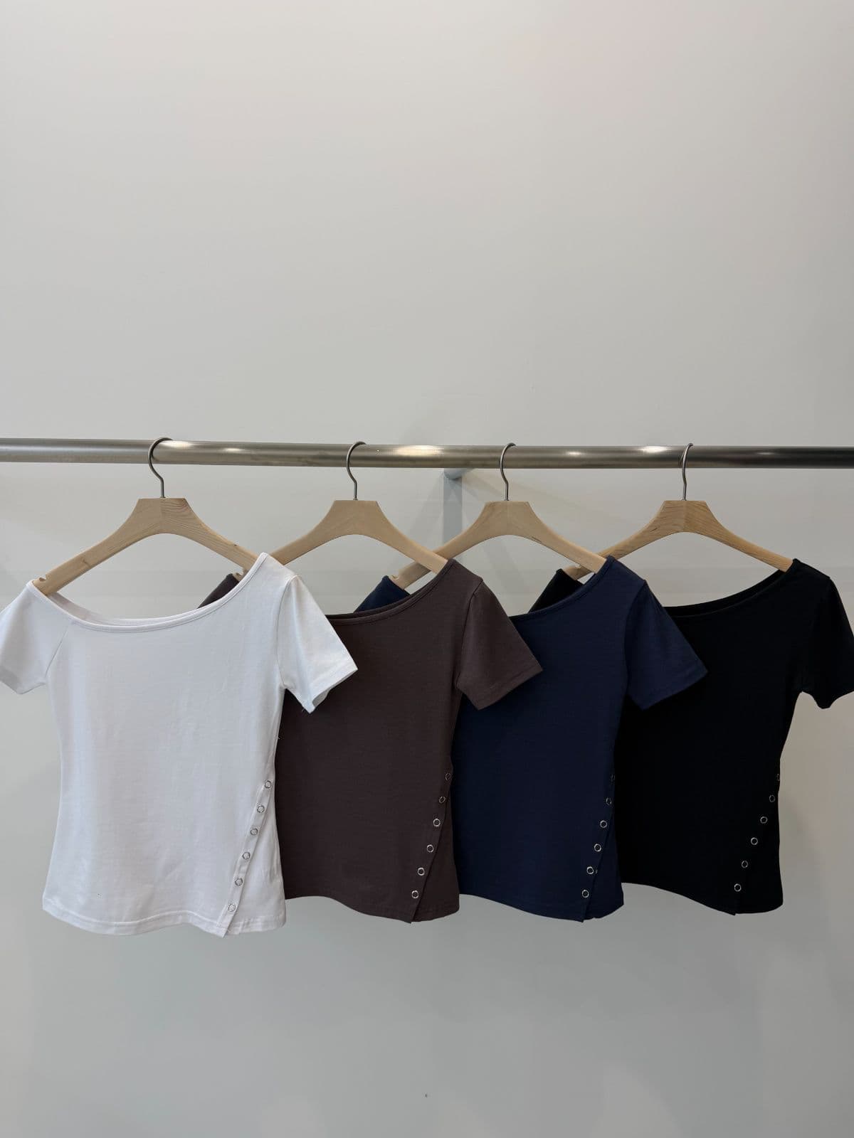 Totto One-Shoulder Short Sleeve T-shirt - 이미지 5