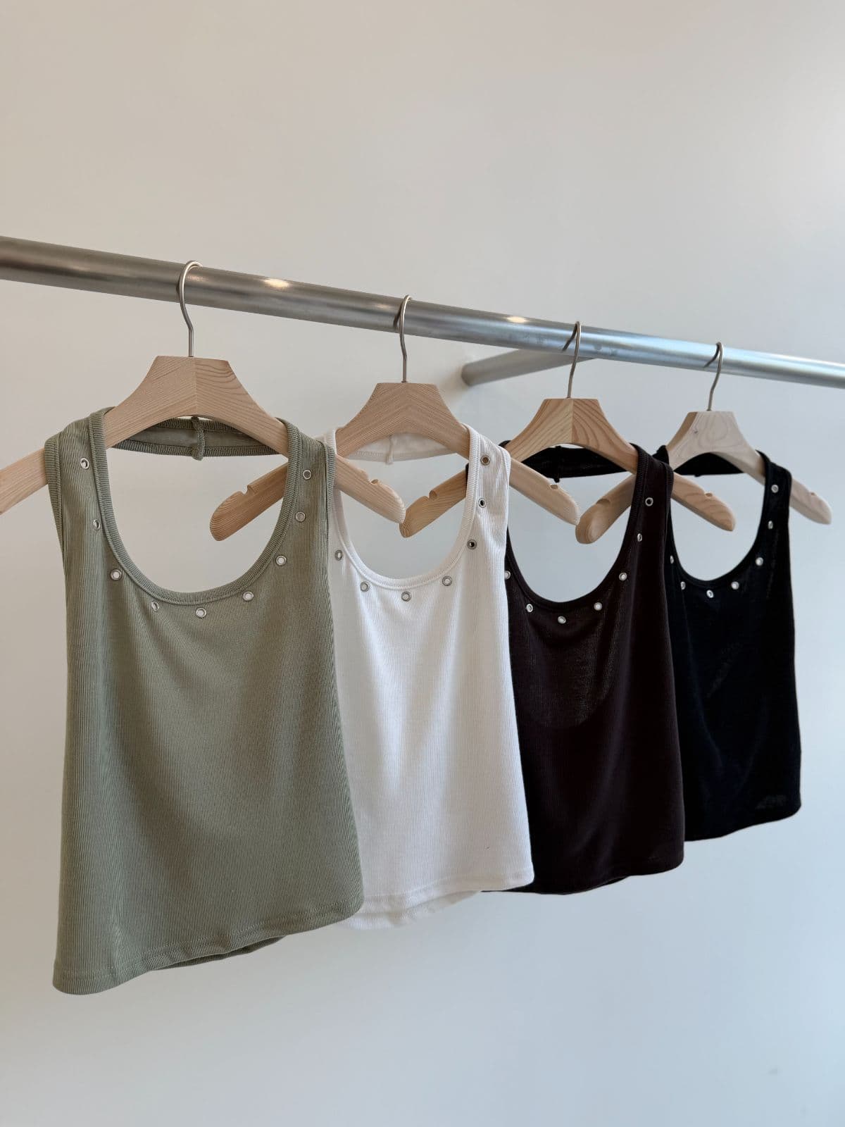 Eyelet halter tank top - 이미지 2