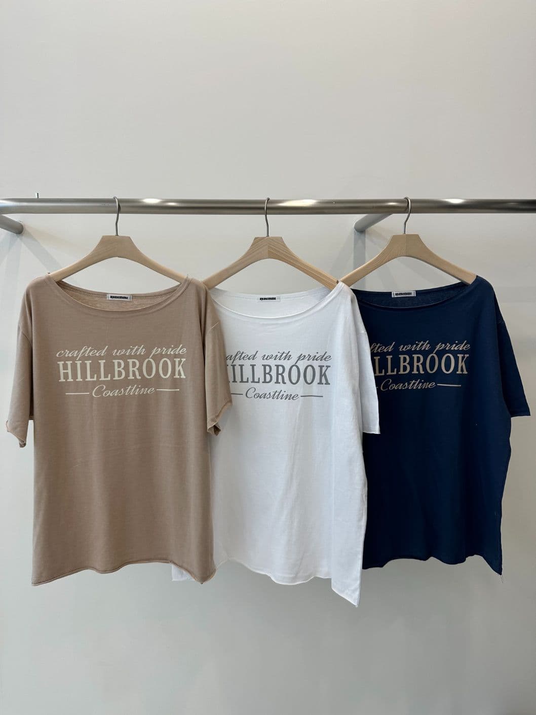 Hillbrook Off-Shoulder Boxy Short Sleeve - 이미지 1