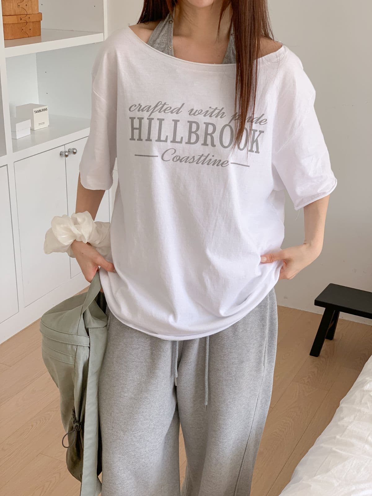 Hillbrook Off-Shoulder Boxy Short Sleeve - 이미지 2