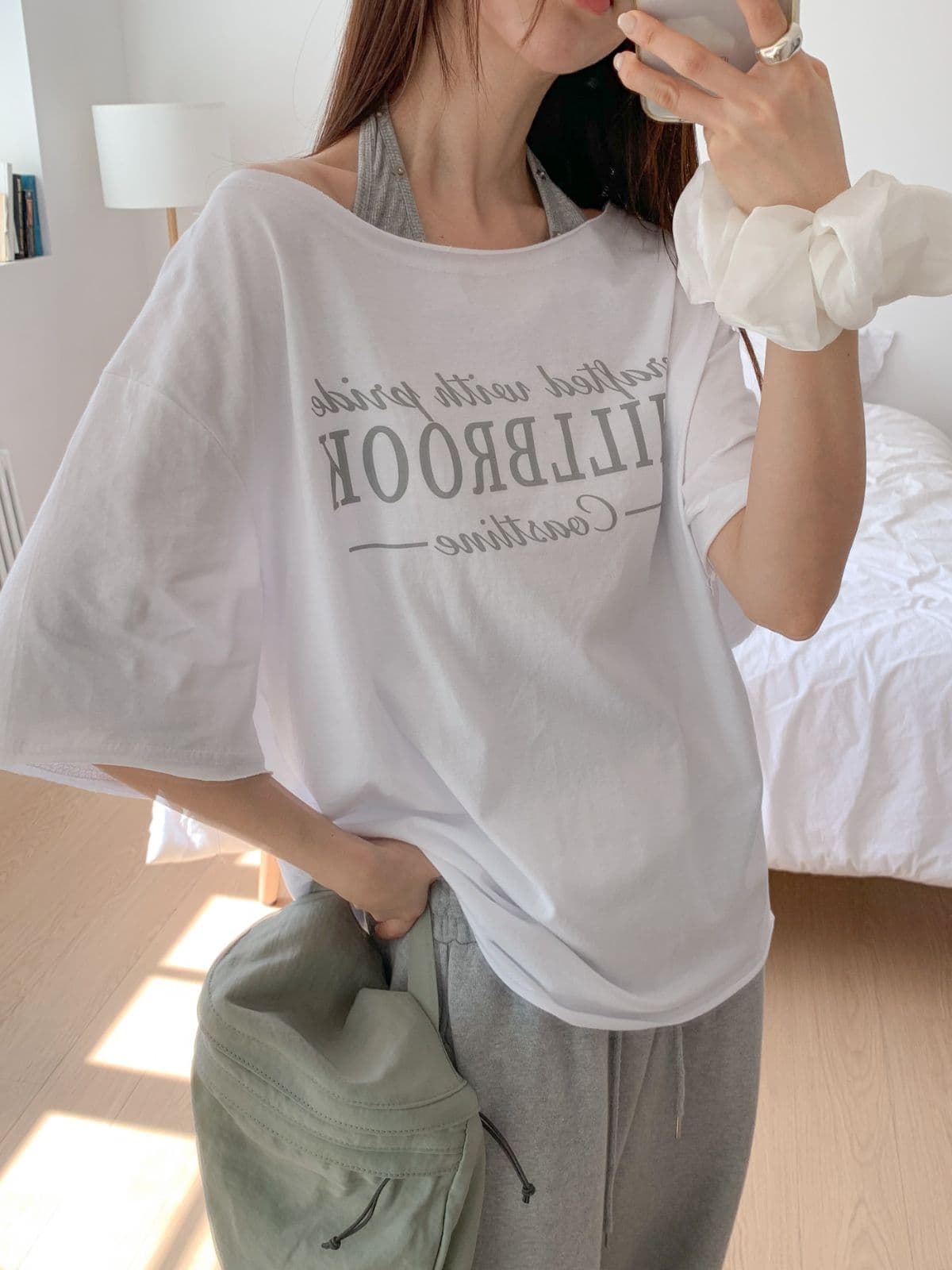 Hillbrook Off-Shoulder Boxy Short Sleeve - 이미지 4