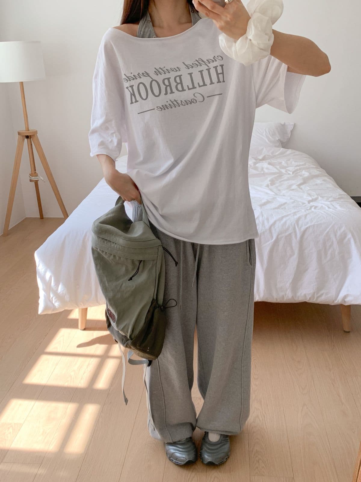 Hillbrook Off-Shoulder Boxy Short Sleeve - 이미지 5