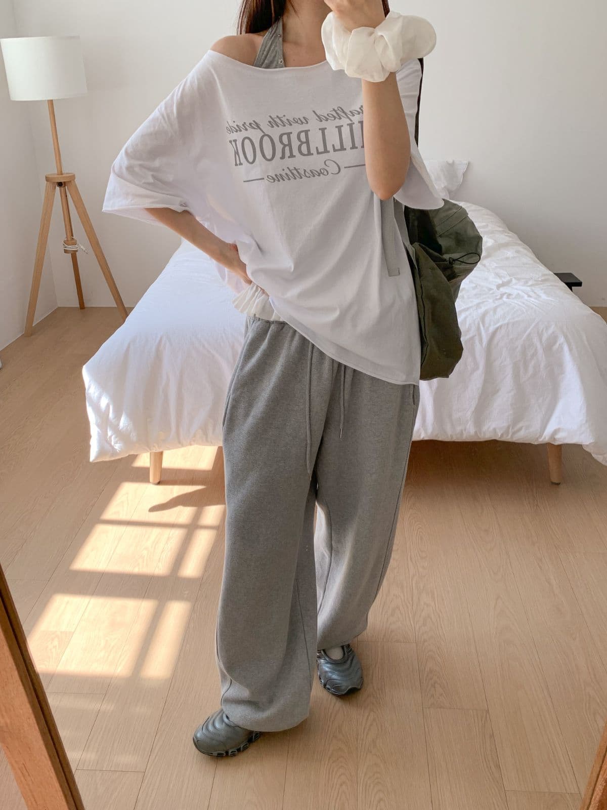 Hillbrook Off-Shoulder Boxy Short Sleeve - 이미지 6
