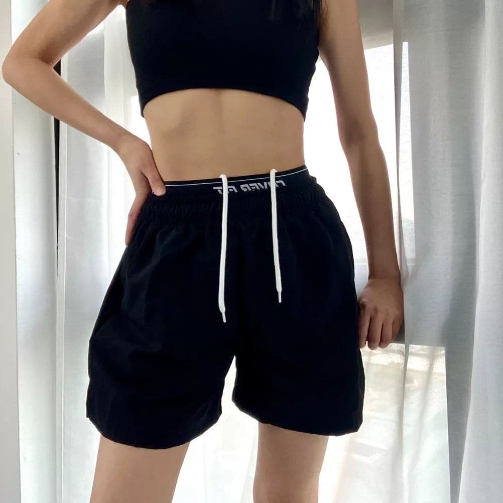 Two-band Washer Shorts Nylon Woven Crinkly 3/4 Shorts Elastic Waist String Pocket Loose Fit Shorts - 이미지 3