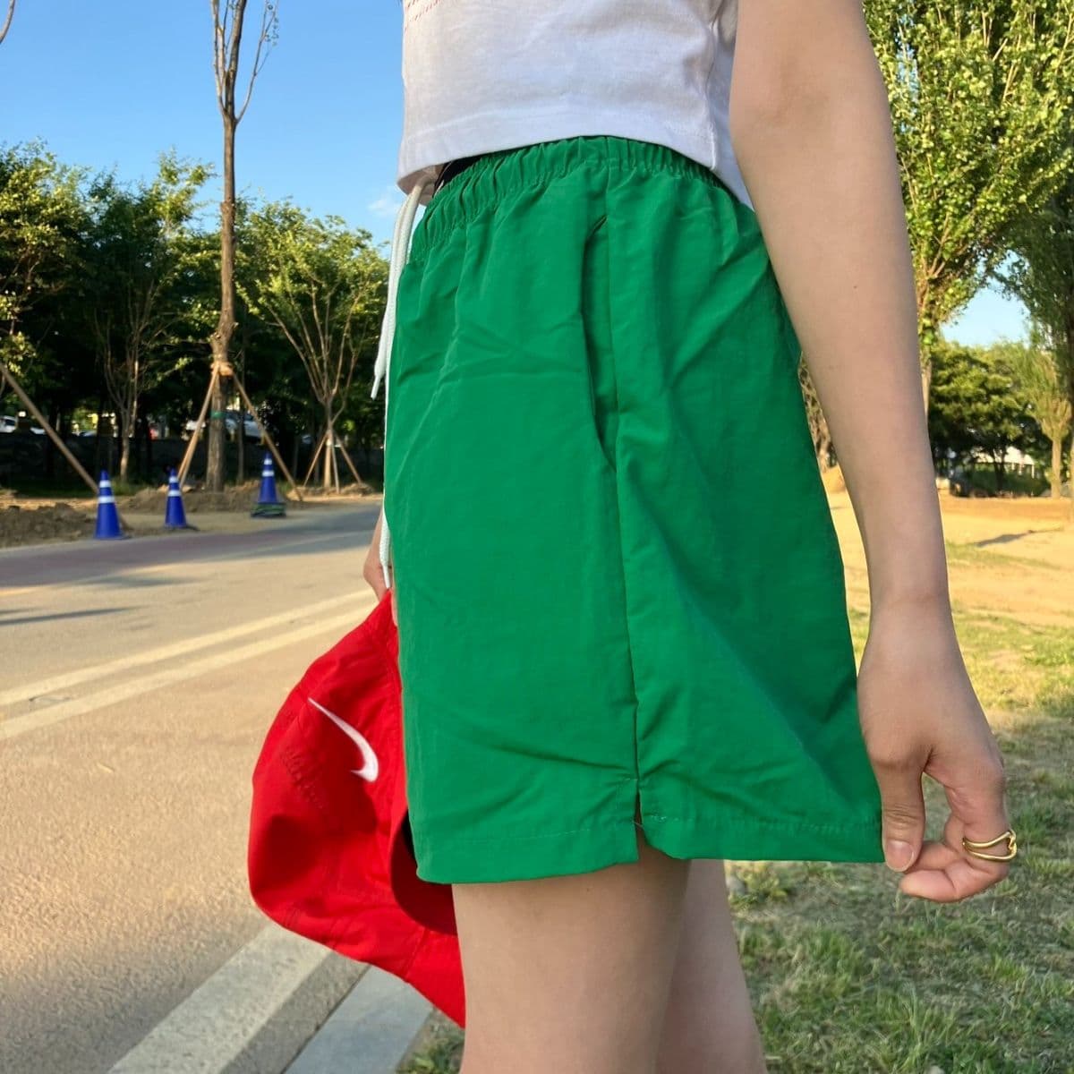 Two-band Washer Shorts Nylon Woven Crinkly 3/4 Shorts Elastic Waist String Pocket Loose Fit Shorts - 이미지 5