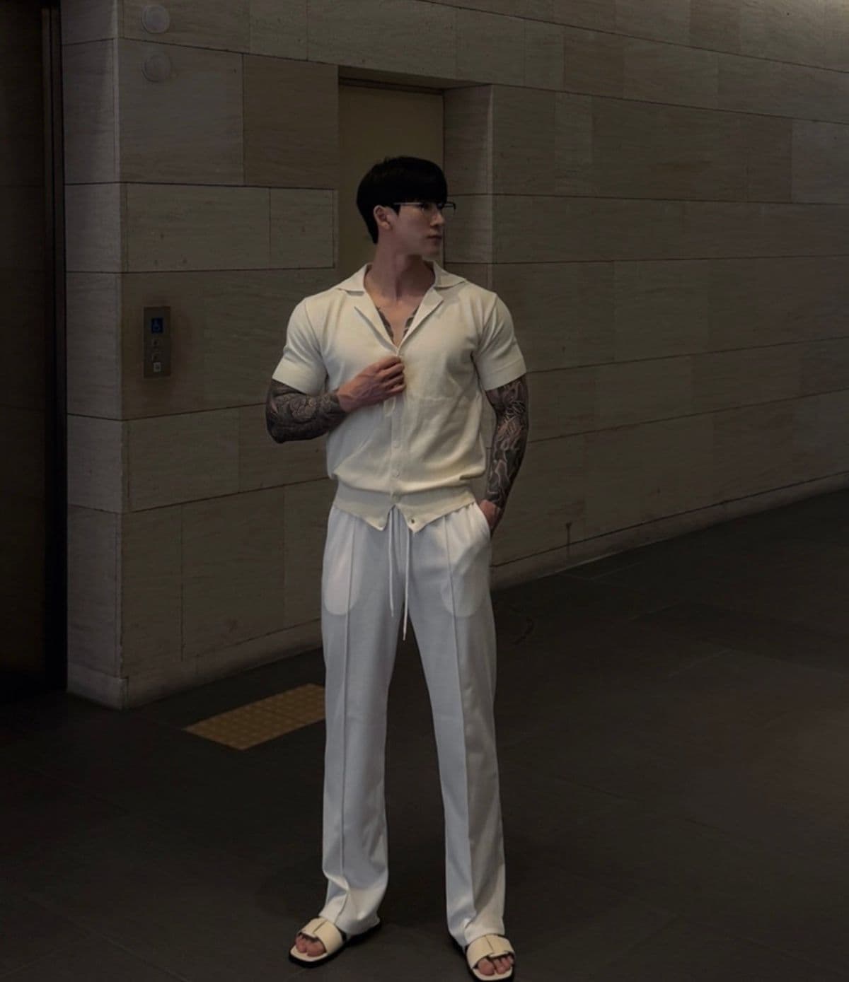 Open-collar button knit short-sleeve cardigan - 이미지 2