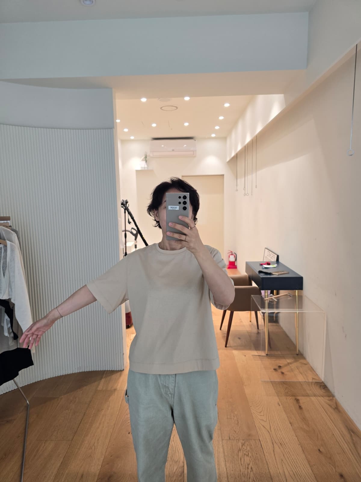 스티치 포인트 루즈핏 반팔 티셔츠 - 이미지 2