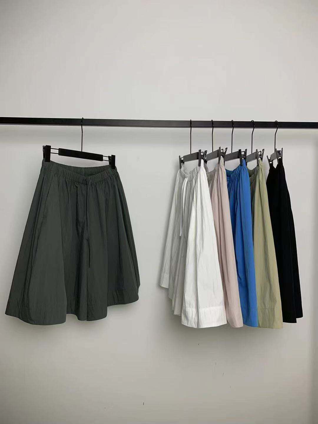 Prada Skirt Elastic String Wide Knee-length Pants - 이미지 1