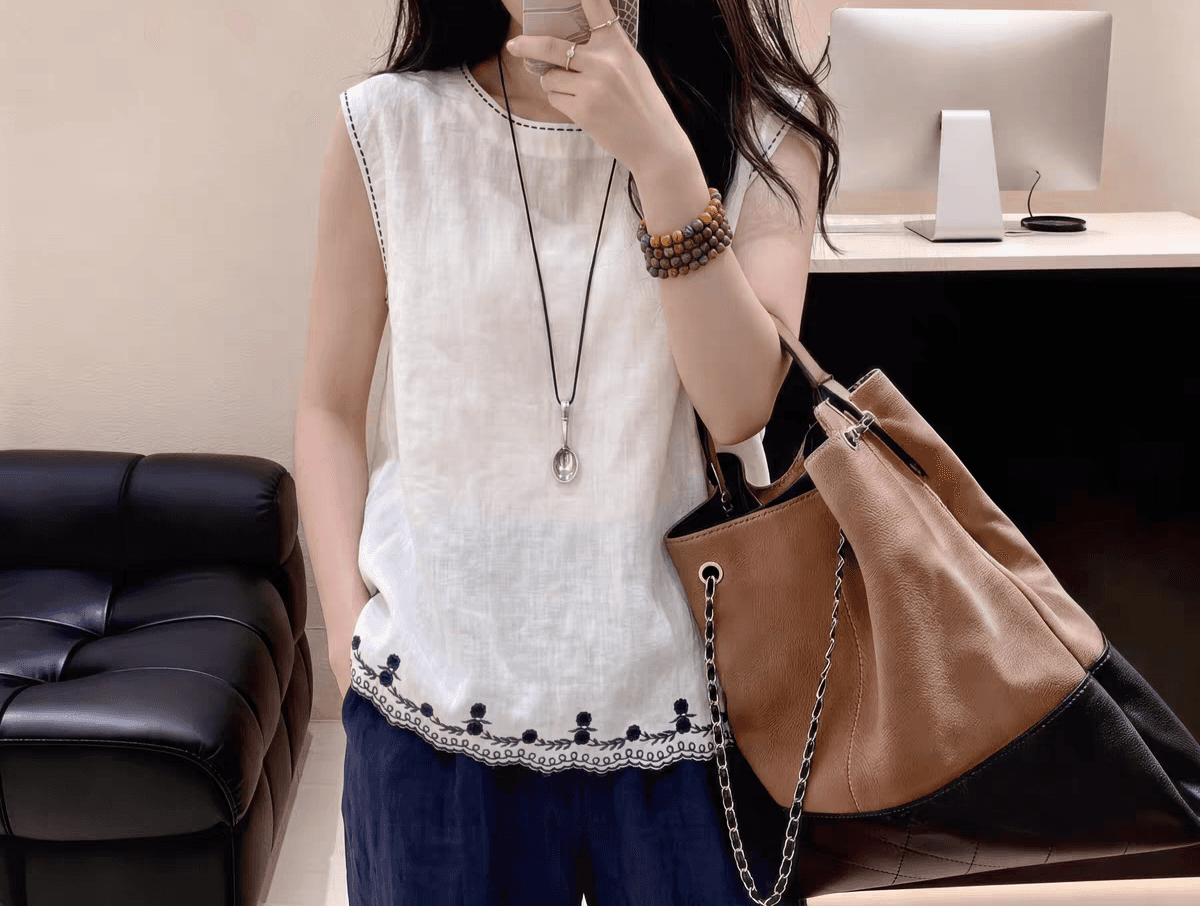 Rose embroidered hemline sleeveless blouse - 이미지 1