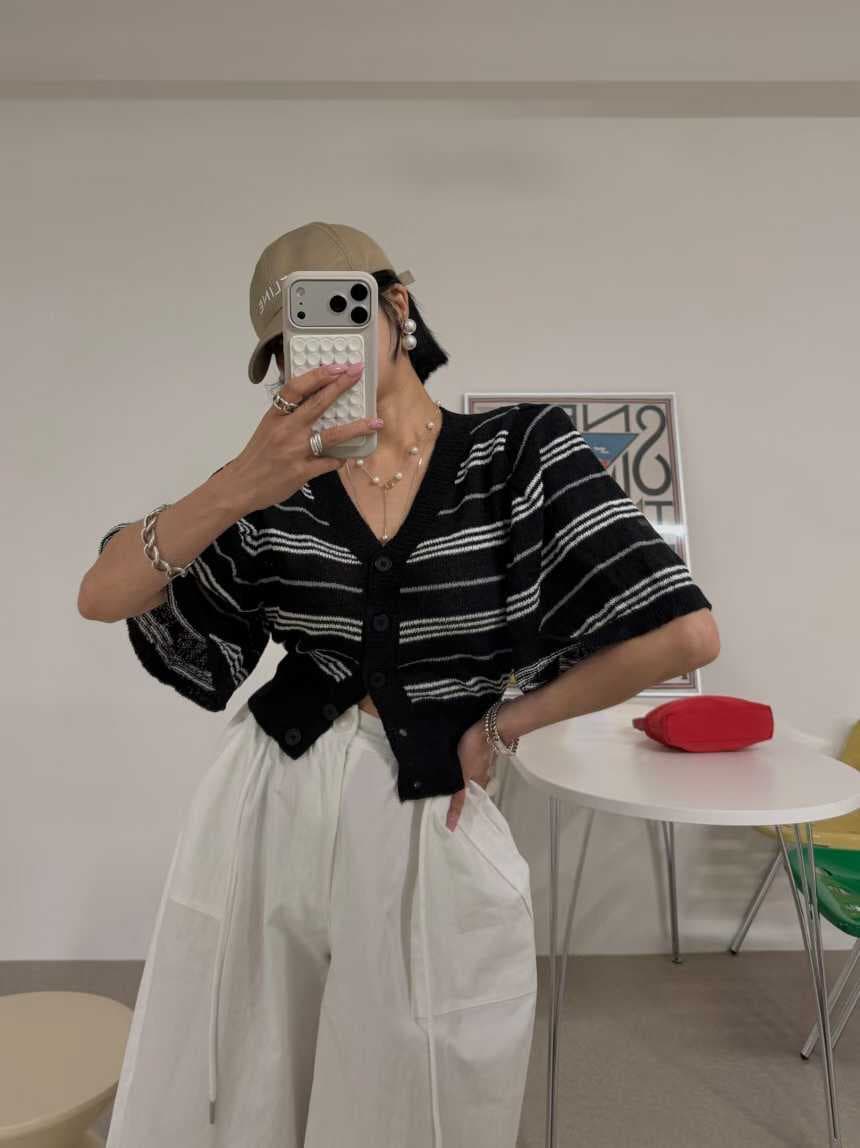 Striped V-neck short-sleeve knit cardigan - 이미지 5