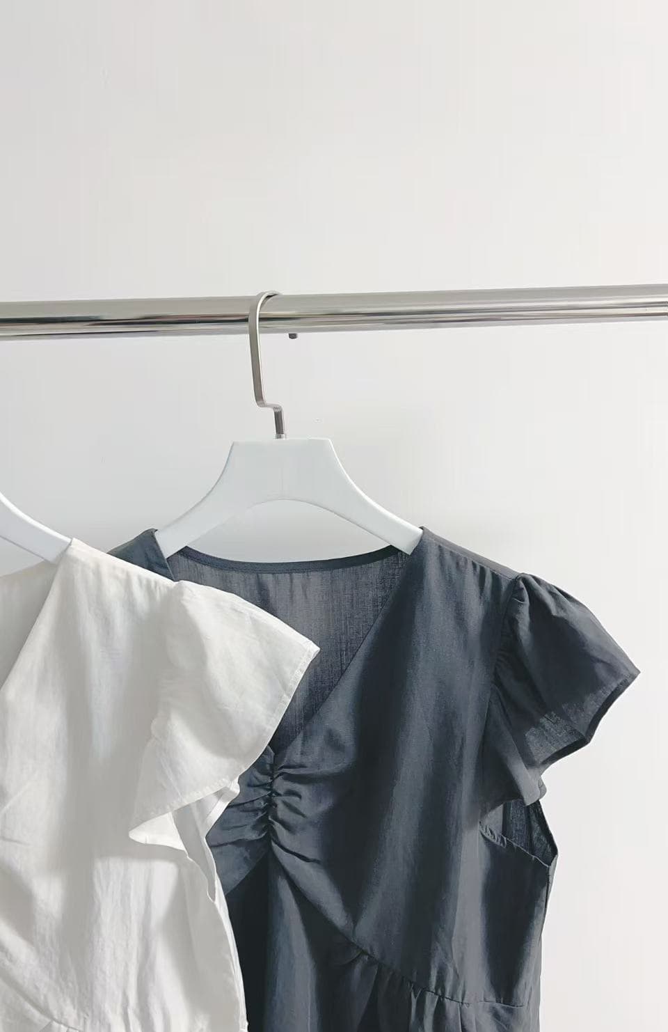 Shirred V-neck Ruffle-sleeve Peplum Blouse - 이미지 6
