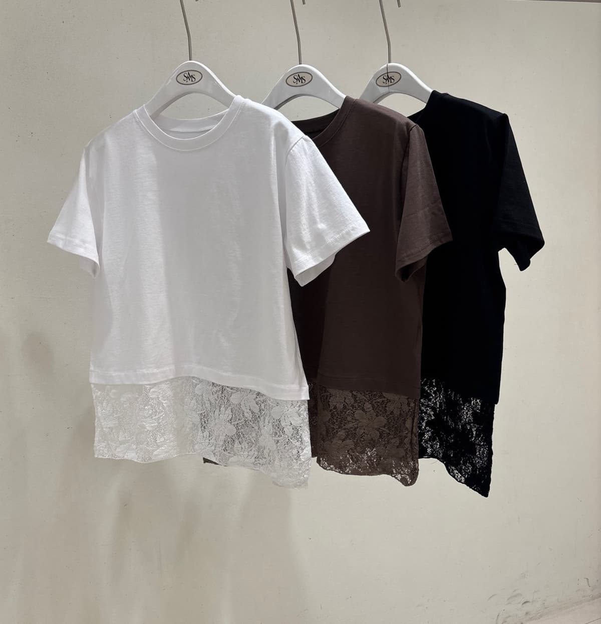 More Lace Color Block Layered Short Sleeve T-shirt - 이미지 11