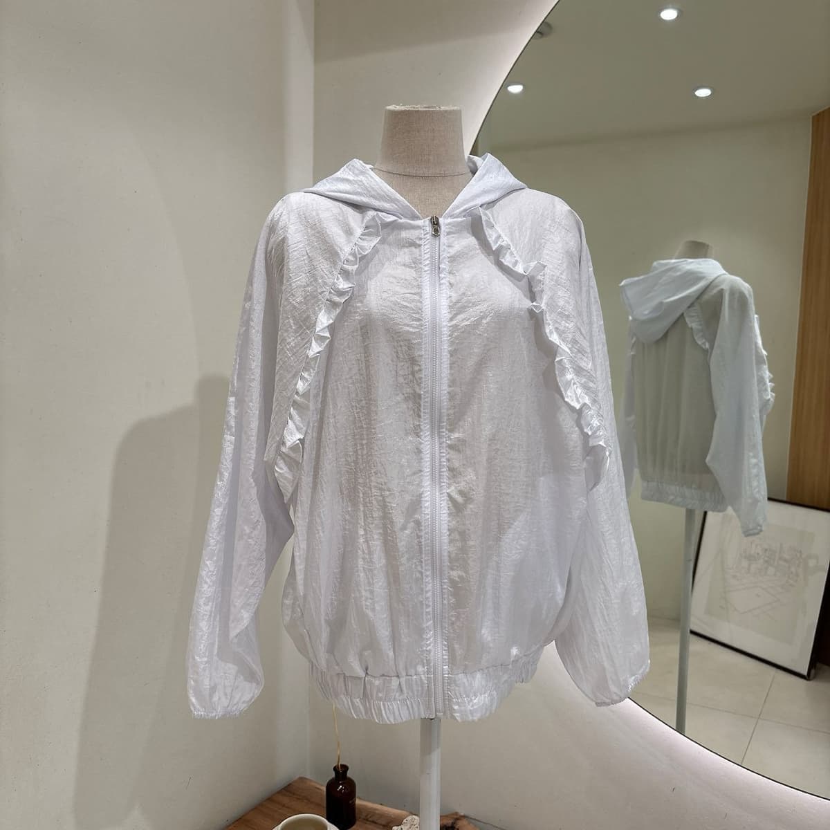 Glo Jumper Frill-point Hooded Zip-up Windbreaker - 이미지 10