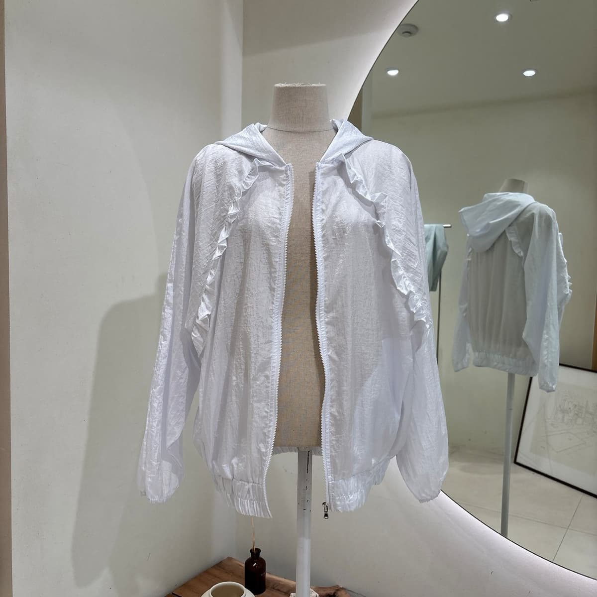 Glo Jumper Frill-point Hooded Zip-up Windbreaker - 이미지 11